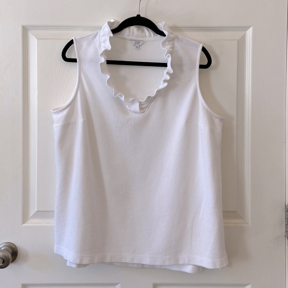 Crown & Ivy top
